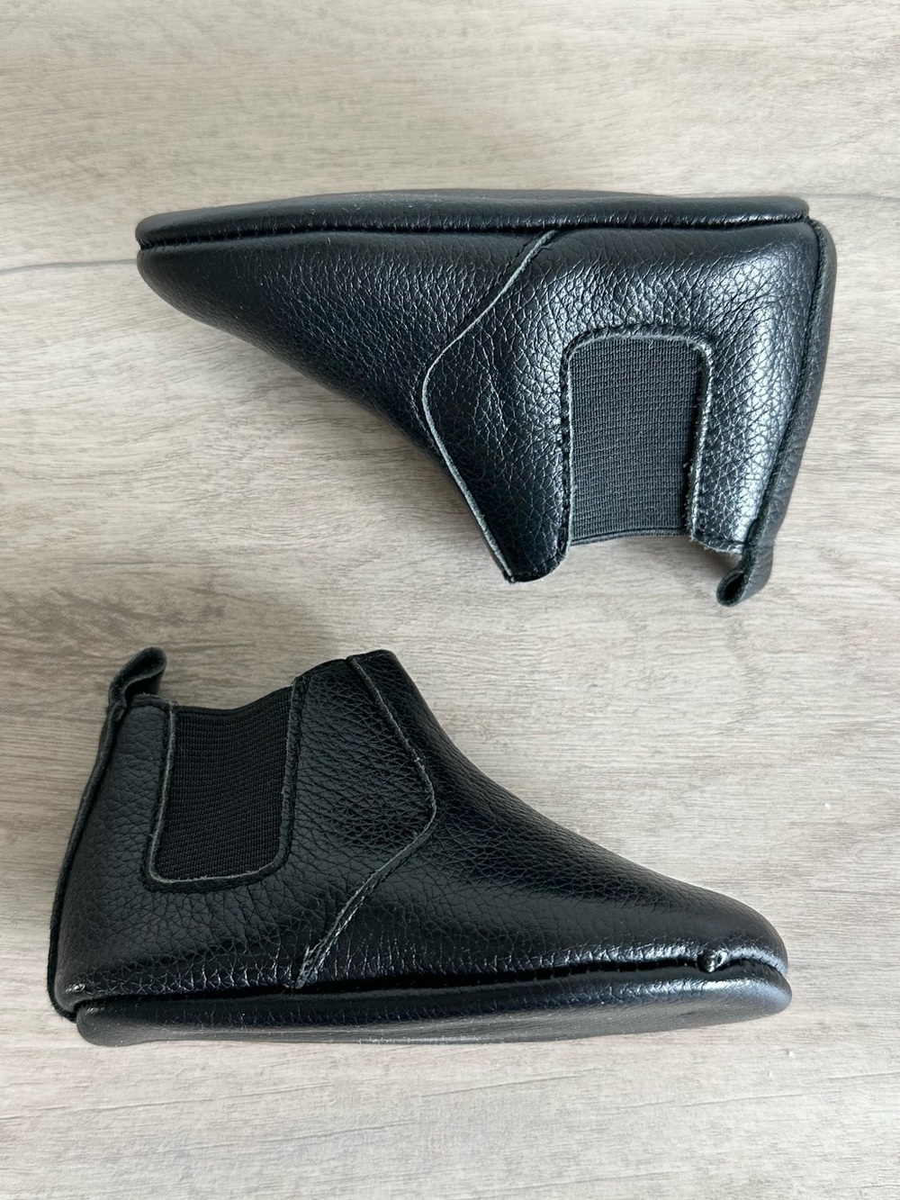 BOHEMIA’S CLOSET Black Leather Baby Chelsea Booties Sz 3 (12-18 mths)